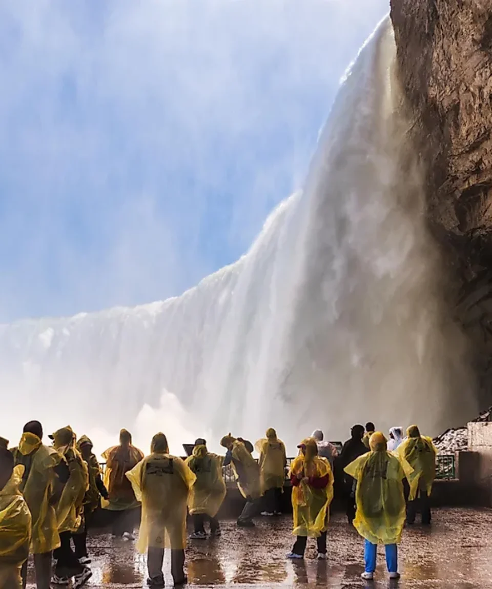 observation-deck-niagara-falls-canada-deymoshr